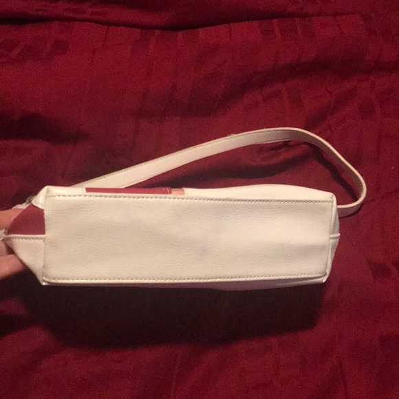 Small White & floral appliqué vegan patent leather look bag- like NEW - Picture 5 of 8